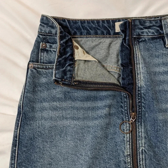 We The Free Full Zip Denim Frayed Hem Mini Skirt, Color Blue (Dark Wash) Size 24 - Picture 6 of 16